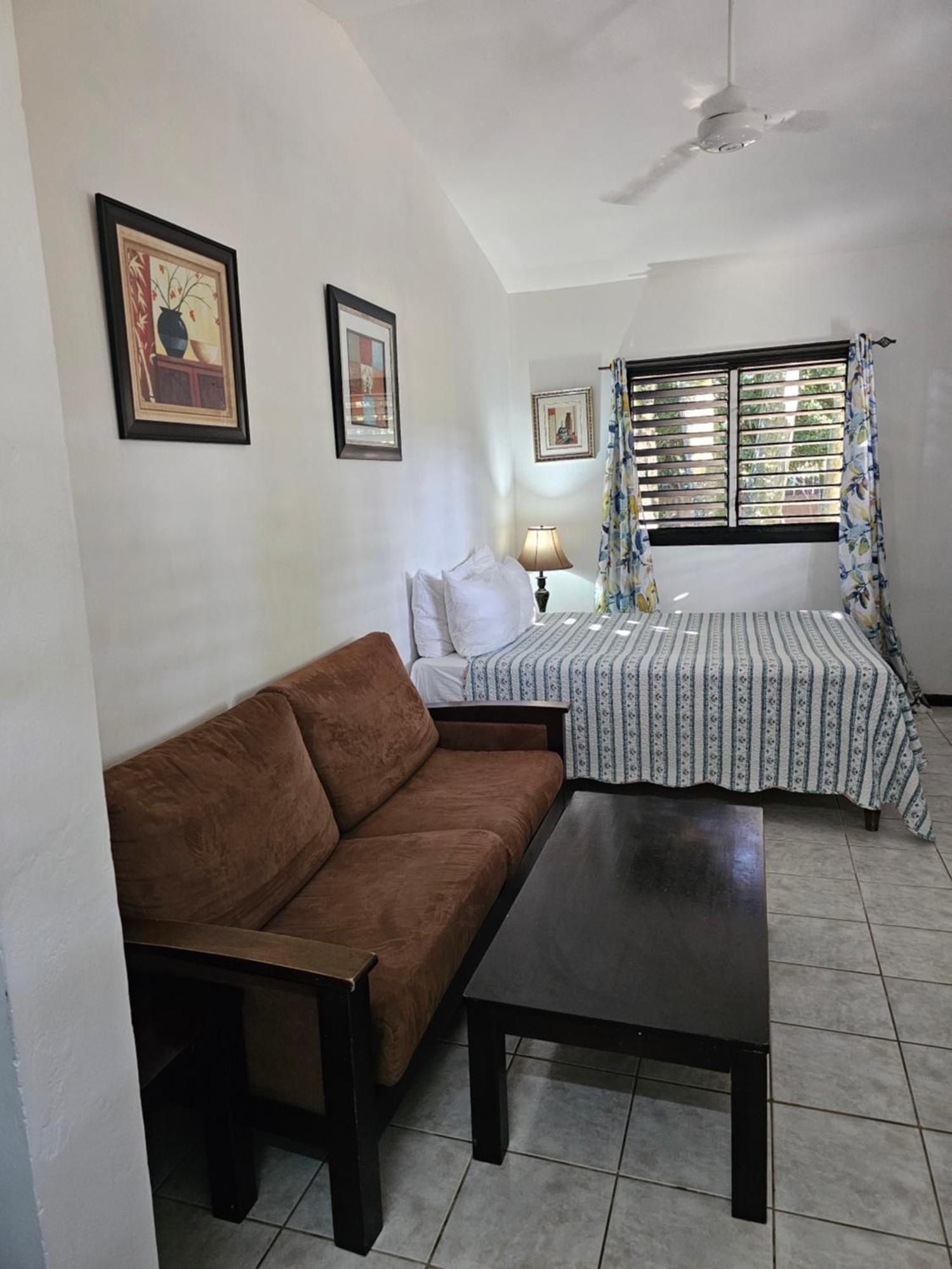 Roots Cafe Rooms Negril Extérieur photo