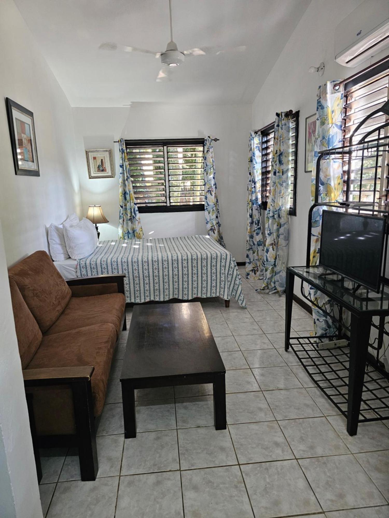 Roots Cafe Rooms Negril Extérieur photo