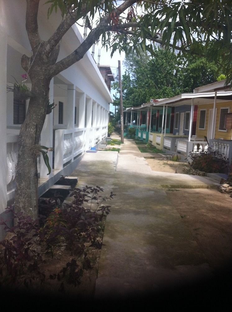 Roots Cafe Rooms Negril Extérieur photo